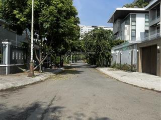 Cần bán lô đất đường 33 đường rộng 16m hướng tây nam xây dựng 1 hầm 1 trệt 2 lầu, giá 89tr/m2