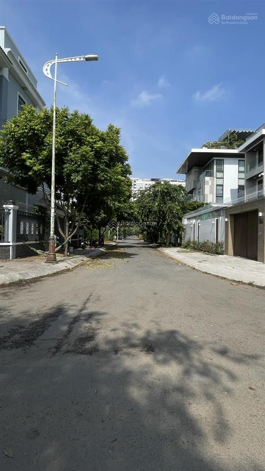 Bán lô đất biệt thự 10x20 đường tốt, siêu hiếm, vị trí đẹp, phía sau đất là kênh sông thoáng mát
