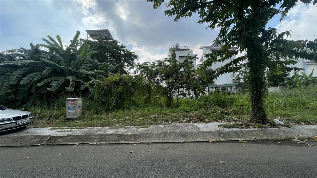 Cần tiền bán nhanh lô đất biệt thự 176m2 giá rẻ nhất dự án 105tr/m2 được xây dựng 1trệt 1hầm 2 lầu