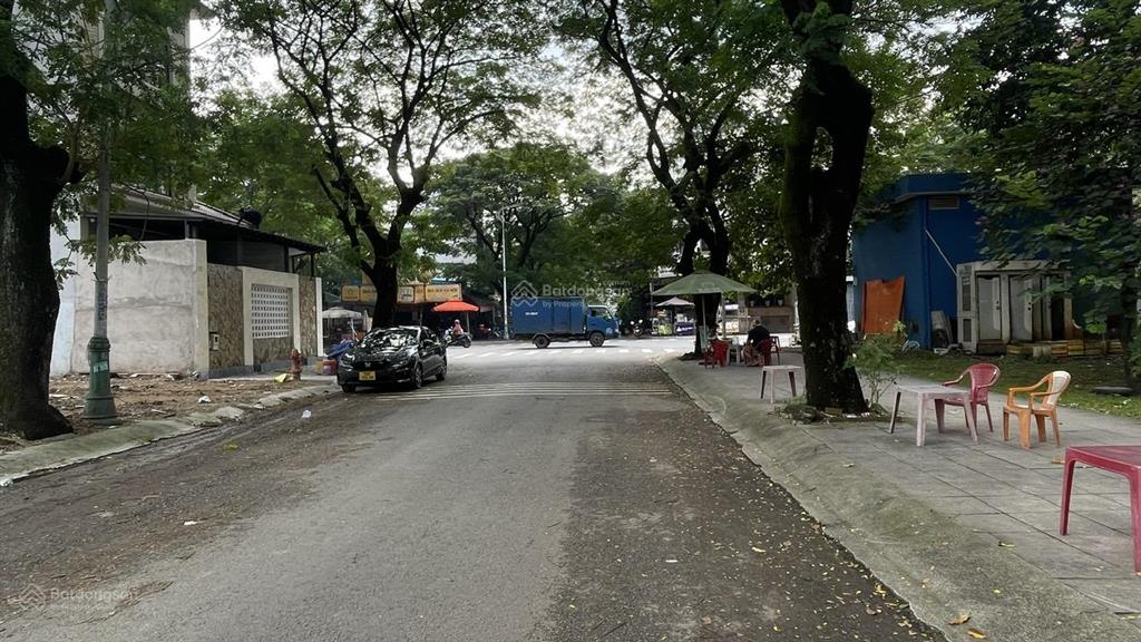 Cần tiền bán nhanh lô đất biệt thự 176m2 giá rẻ nhất dự án 105tr/m2 được xây dựng 1trệt 1hầm 2 lầu