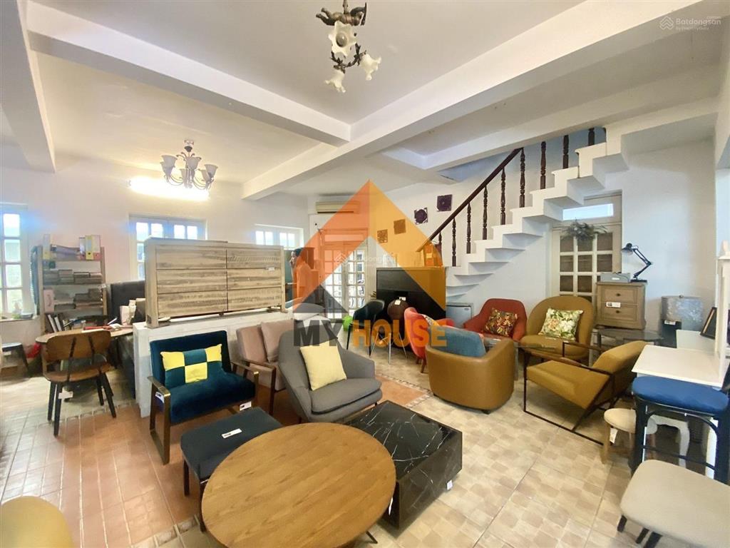 Văn phòng decor rất chill, phù hợp vừa làm việc vừa chữa lành thảo điền đây ạ