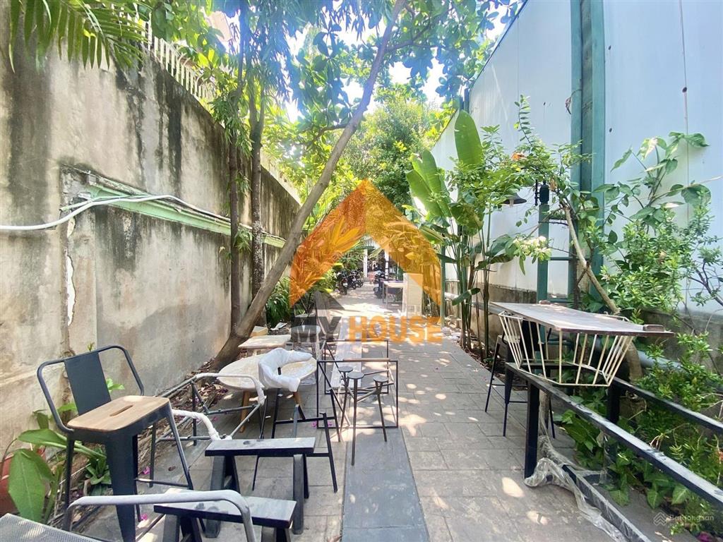 Văn phòng decor rất chill, phù hợp vừa làm việc vừa chữa lành thảo điền đây ạ
