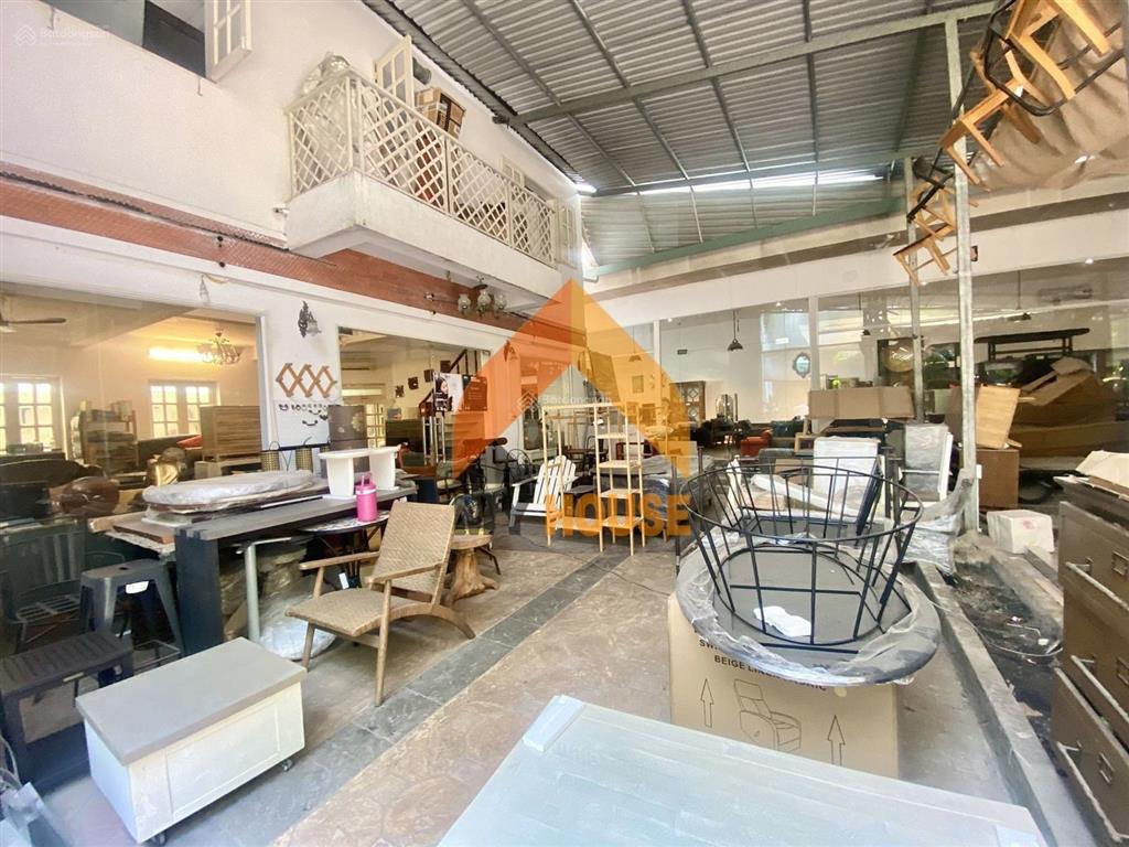 Văn phòng decor rất chill, phù hợp vừa làm việc vừa chữa lành thảo điền đây ạ