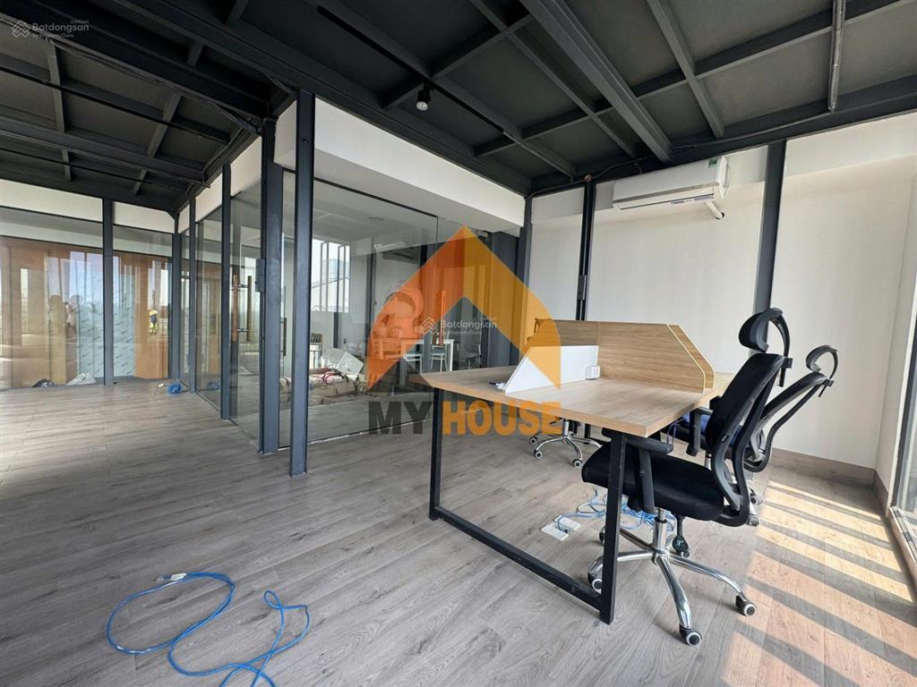 Sàn văn phòng style hiện đại ngay trần não, giá tốt