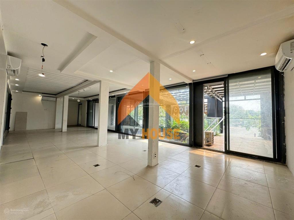 Sàn văn phòng style hiện đại ngay trần não, giá tốt