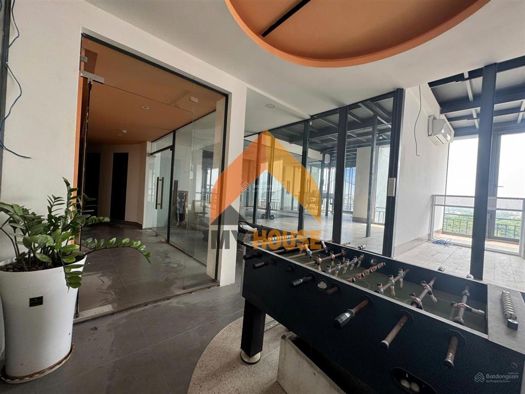 Sàn văn phòng style hiện đại ngay trần não, giá tốt
