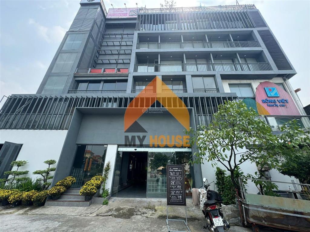 Sàn văn phòng style hiện đại ngay trần não, giá tốt
