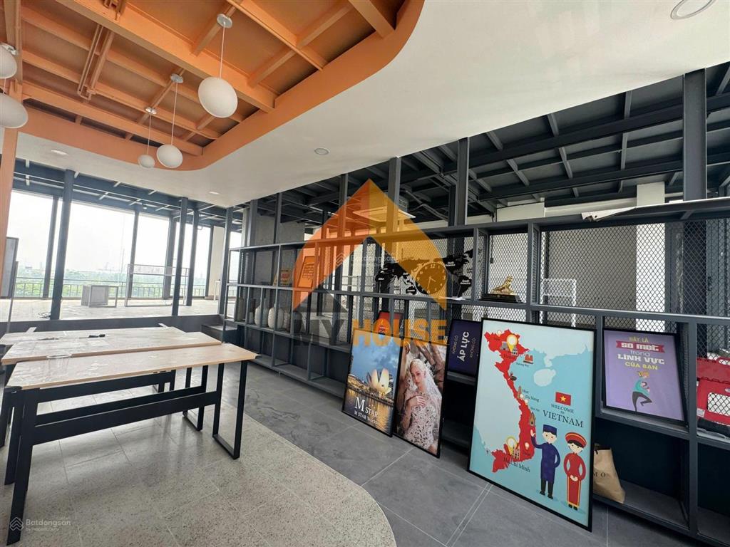 Sàn văn phòng style hiện đại ngay trần não, giá tốt