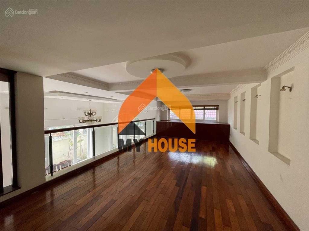 Villa xuân thuỷ xinh xỉu 250m2 sân vườn