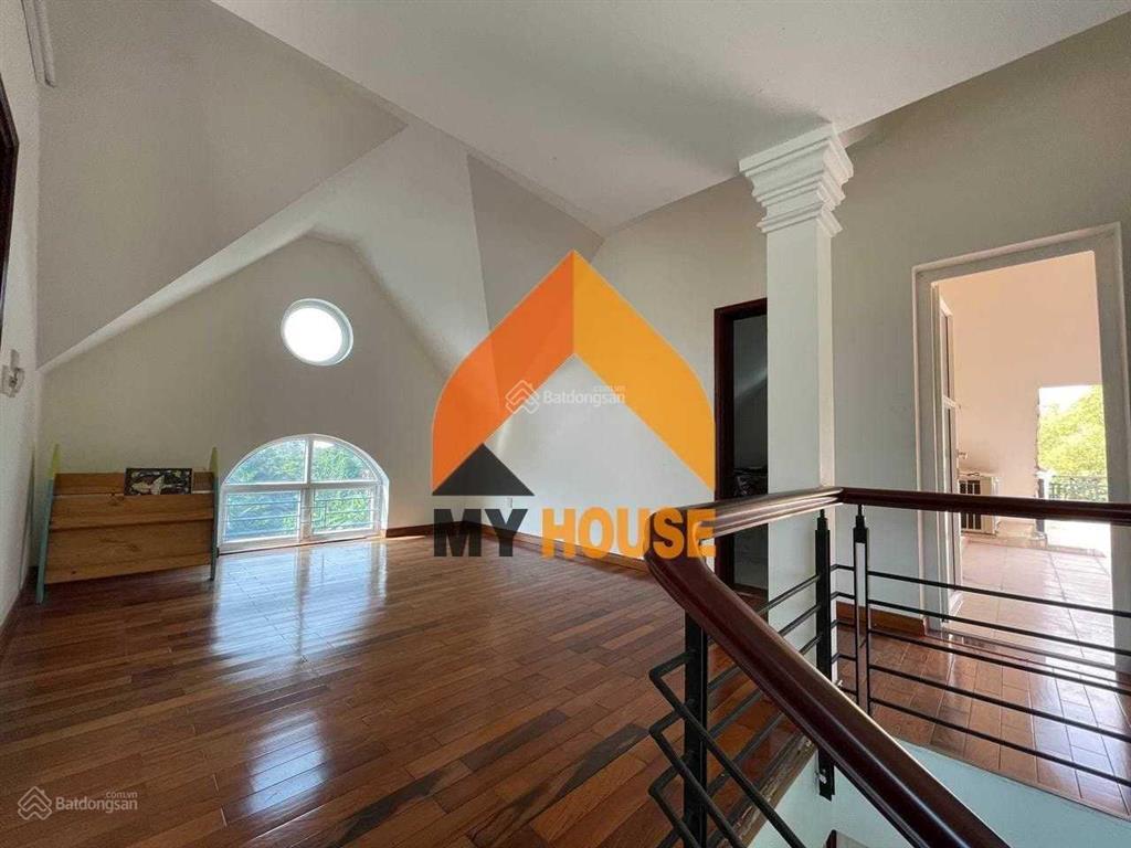 Villa xuân thuỷ xinh xỉu 250m2 sân vườn