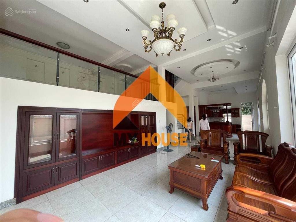 Villa xuân thuỷ xinh xỉu 250m2 sân vườn