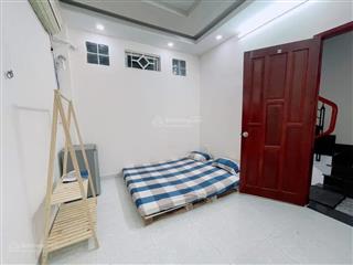 Phòng chỉ 4 triệu có sân thượng trước cửa phòng .liền kề phố ẩm thực phan xích long.  0938961l23