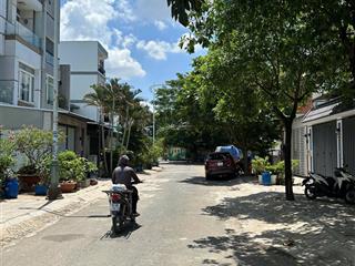 Cho thuê nhà nguyên căn 3 lầu 4 phòng ngủ 5wc dt 270m2 giá 27tr