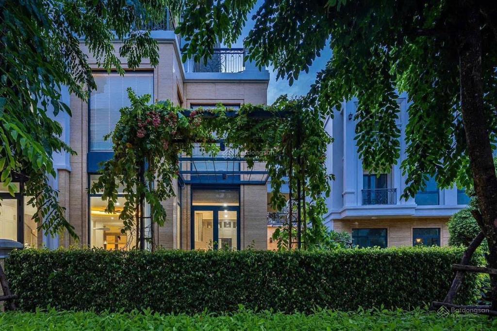 Cần bán gấp 1 cặp căn đập thông classia gồm 1 căn góc và 1 căn liền kề, tổng diện tích 298m2, shr