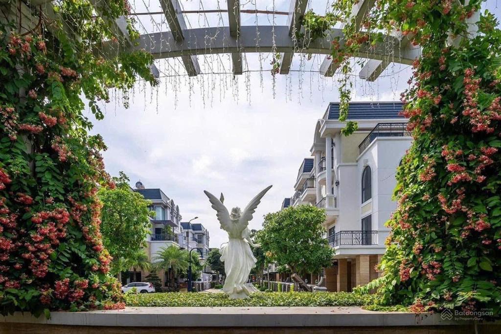 Cần bán gấp 1 cặp căn đập thông classia gồm 1 căn góc và 1 căn liền kề, tổng diện tích 298m2, shr