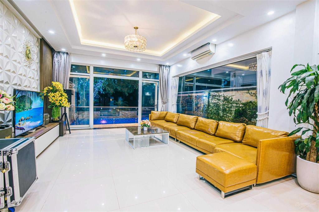 Chính chủ tôi cần bán villa đơn lập, đầy đủ tiện nghi, có bể bơi, kinh doanh ngay