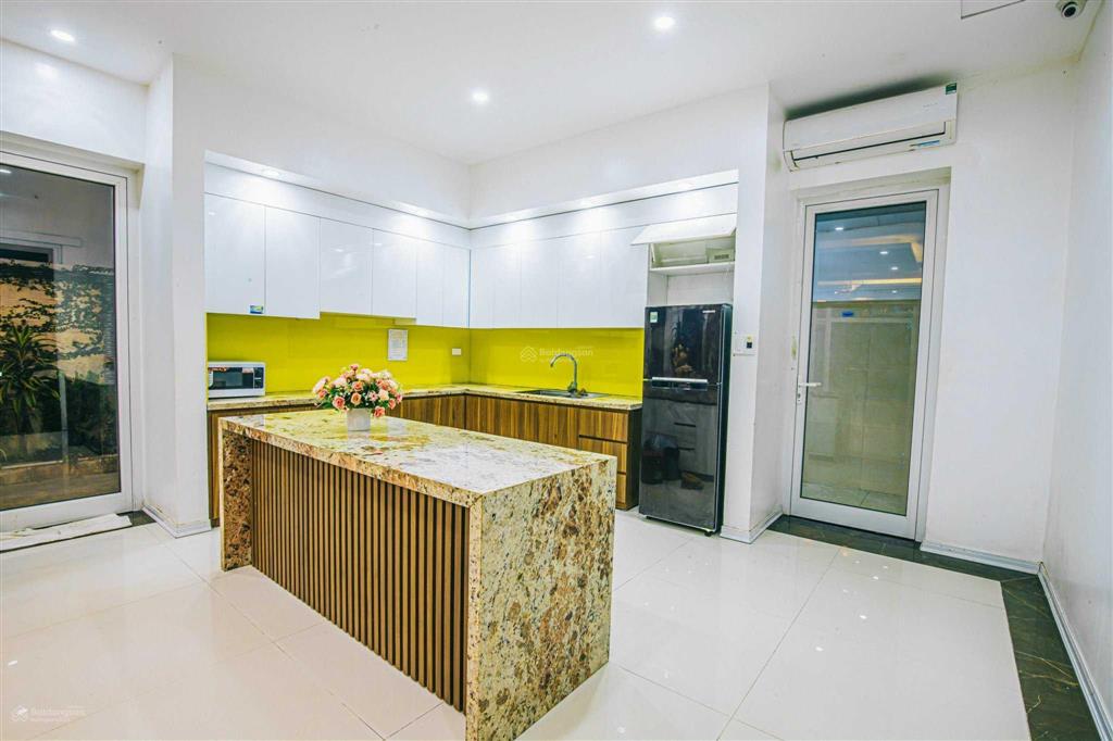 Chính chủ tôi cần bán villa đơn lập, đầy đủ tiện nghi, có bể bơi, kinh doanh ngay