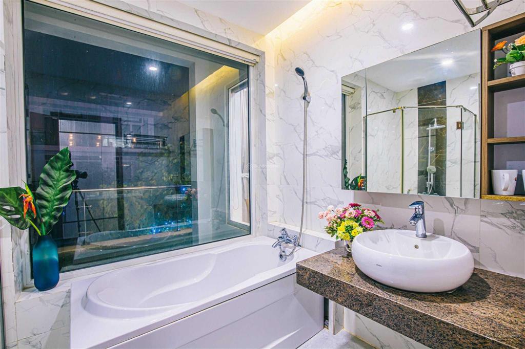 Chính chủ tôi cần bán villa đơn lập, đầy đủ tiện nghi, có bể bơi, kinh doanh ngay