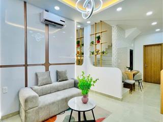 Bán nhà 3,3mx11m có phòng ngủ dưới trệt chủ bán gấp hạ giá 200 triệu tại hoàng văn thụ gần mặt tiền