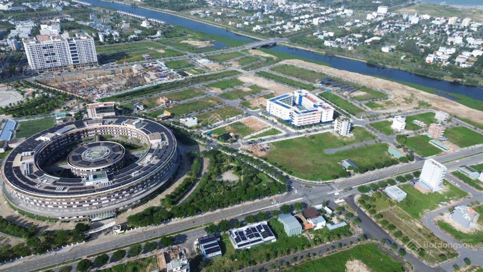 Bán lô đất v6 fpt view công viên sát tòa nhà fpt complex và trần quốc vượng