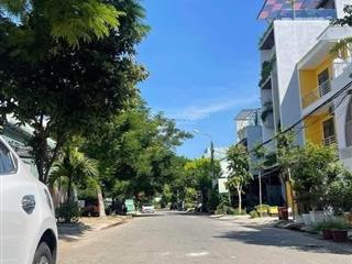 Ban đất tặng nhà cấp 4  đường phùng hưng, gần biển nguyễn tất thành