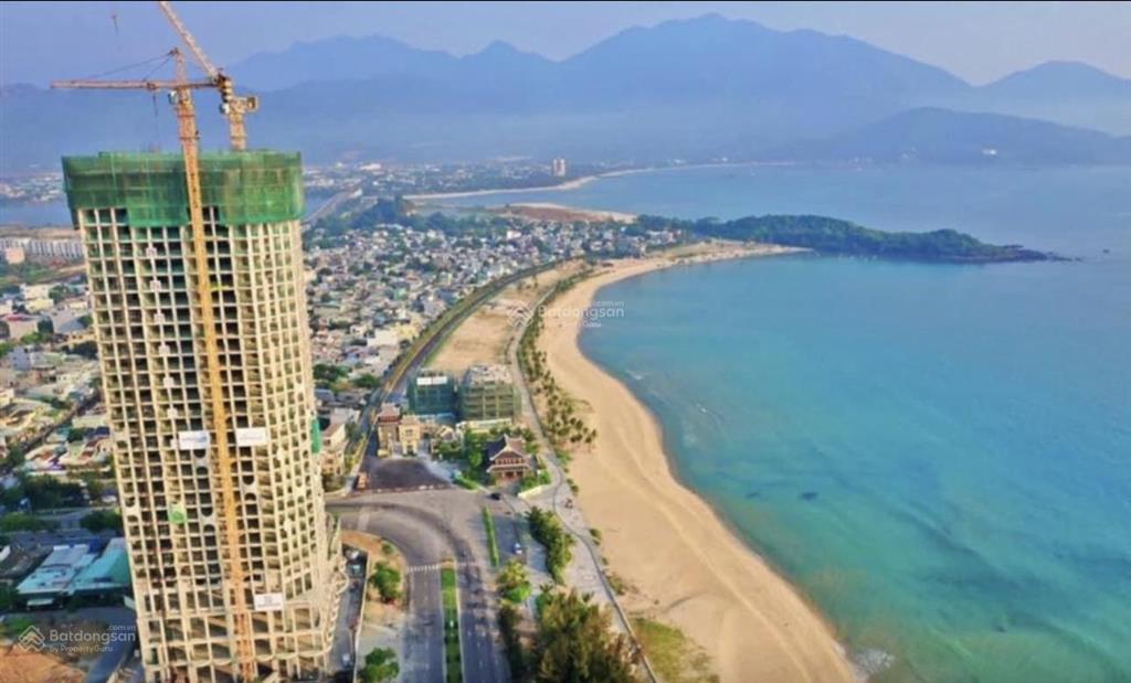 Cặp đất biển nguyễn tất thành . diện tích 234m2 ngang 10m