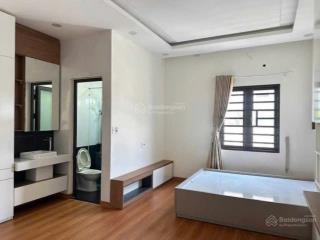 Nhà 5 tầng đường 10m5 ngô văn sở , gần chợ , 8 phòng ngủ