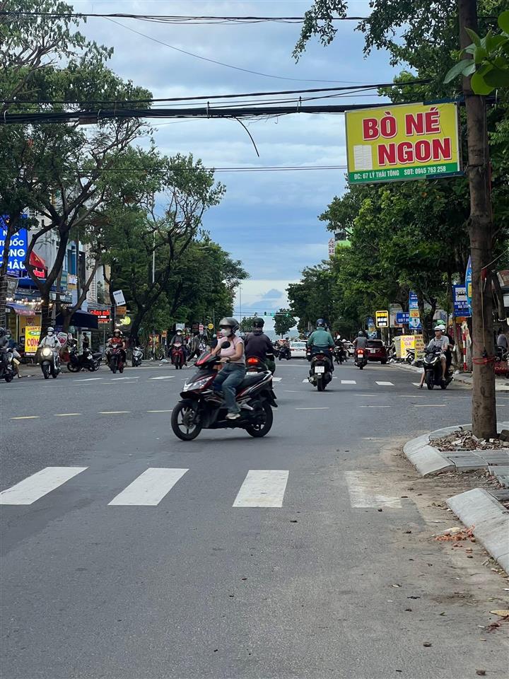 Đất mặt tiền lý thái tông . trục thông biển , cách biển 100m, cách ngả tư 3 căn nhà .