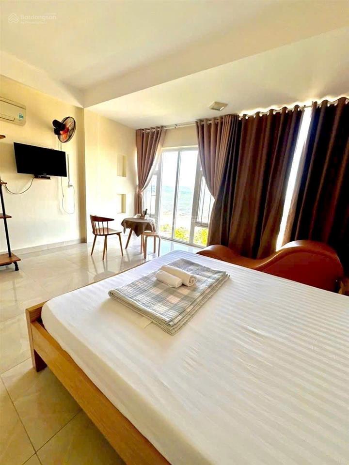 Bán gấp khách sạn mặt tiền nguyễn tất thành, view biển trực diện