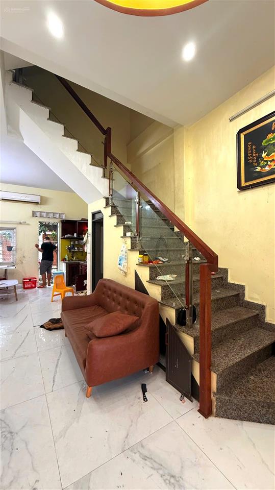 Nhà 4 tầng đường 15m nguyễn tường phổ , sát hoàng thị loan .
 diện tích 40m2 ngang 4m4