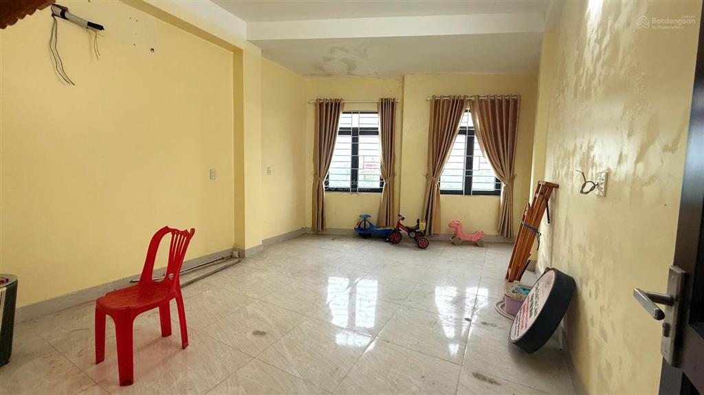 Nhà 4 tầng đường 15m nguyễn tường phổ , sát hoàng thị loan .
 diện tích 40m2 ngang 4m4