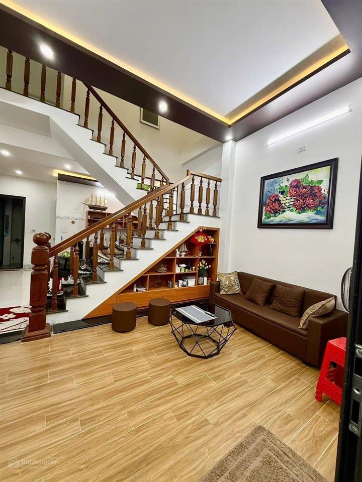 Nhà 2 tầng, 2 mê đúc kiệt ô tô tô hiệu, đà nẵng