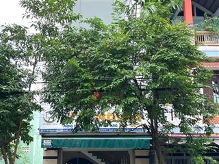 Nhà 3 tầng 3 mê đúc trần nguyên đán. đường 10,5m lề 5m. đang cho cty thuê tháng 12 triệu.