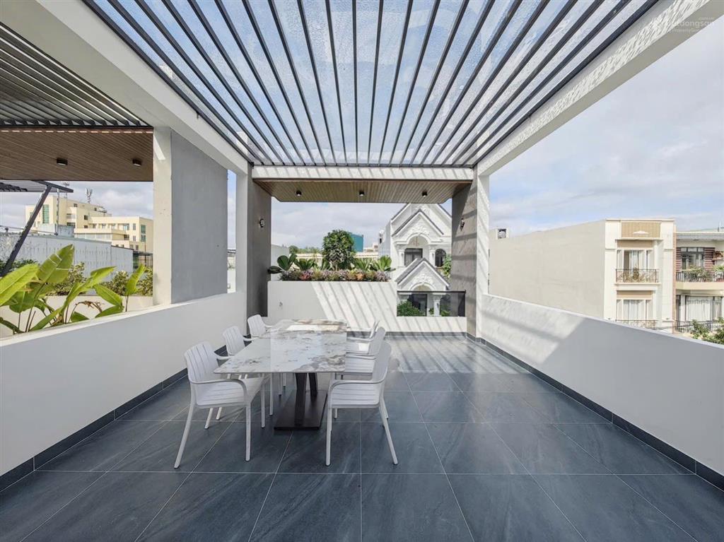 Nhà 3 tầng đường hoa phú 3 . diện tích 80m2 thiết kế 3 tầng full nội thất.
tầng 1 sân oto,