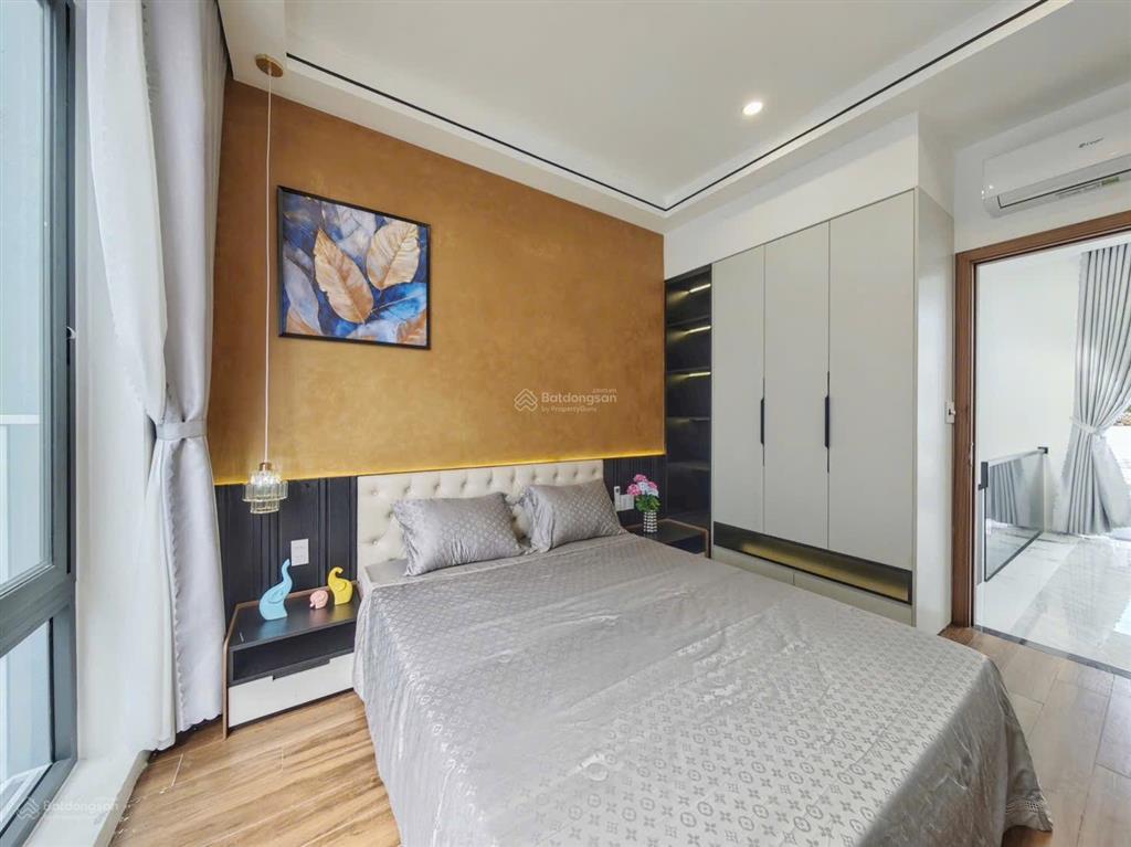 Nhà 3 tầng đường hoa phú 3 . diện tích 80m2 thiết kế 3 tầng full nội thất.
tầng 1 sân oto,