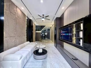 Nhà 3 tầng mặt tiền huỳnh ngọc huệ , gần hà huy tập