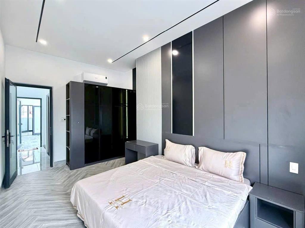 Nhà 3 tầng mặt tiền huỳnh ngọc huệ , gần hà huy tập