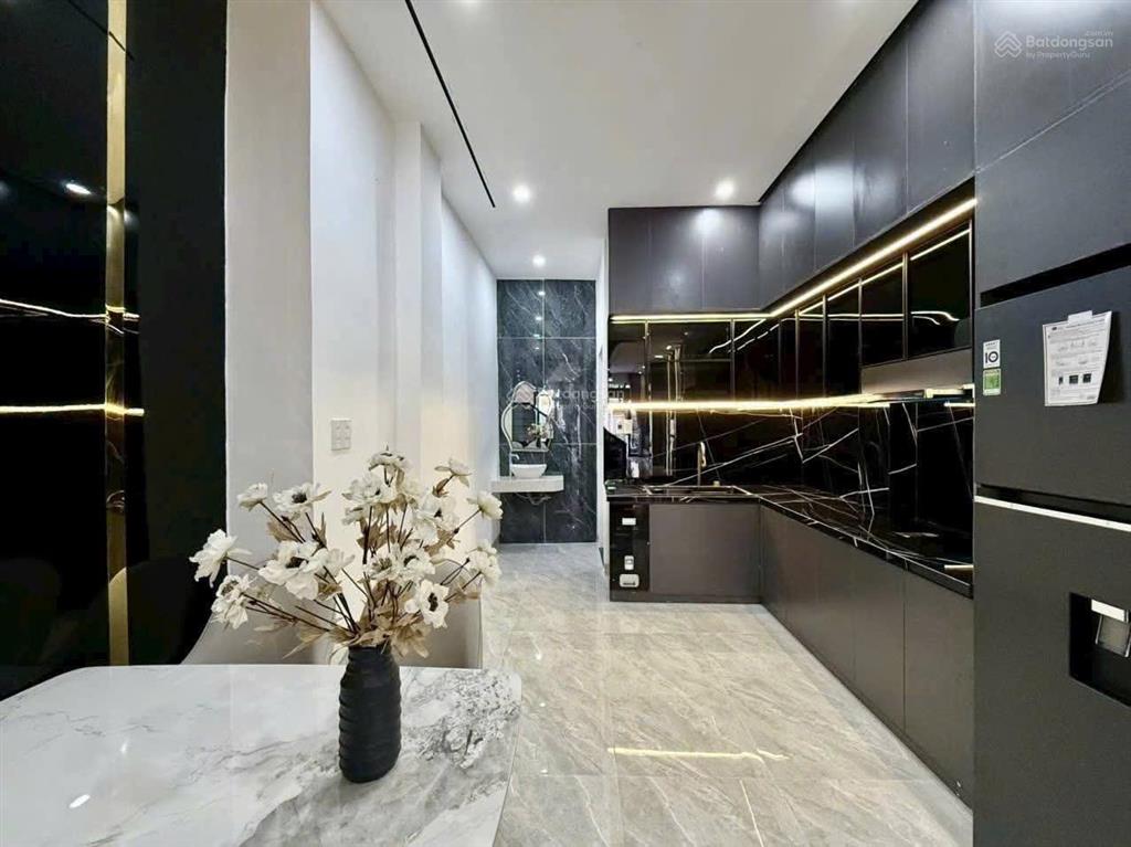 Nhà 3 tầng mặt tiền huỳnh ngọc huệ , gần hà huy tập