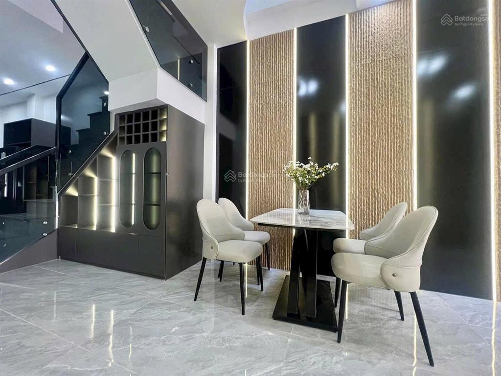 Nhà 3 tầng mặt tiền huỳnh ngọc huệ , gần hà huy tập