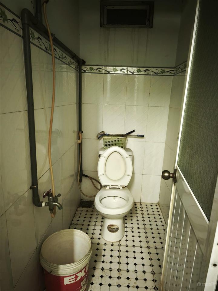 Cần bán nhà xã hưng long, huyện bình chánh cách xh 10m. dt 4x10m trệt, lầu 2pn 2wc giá 1tỷ150 tl