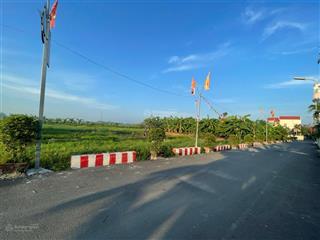 Trục chính đất đấu giá quảng bị, lô góc, ô tô thông, kinh doanh tốt, cơ hội đầu tư cực tốt.