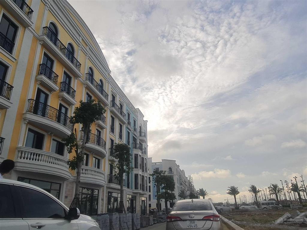Bán căn shophouse quảng trường biển sầm sơn, nhận nhà ngay. sở hữu lâu dài