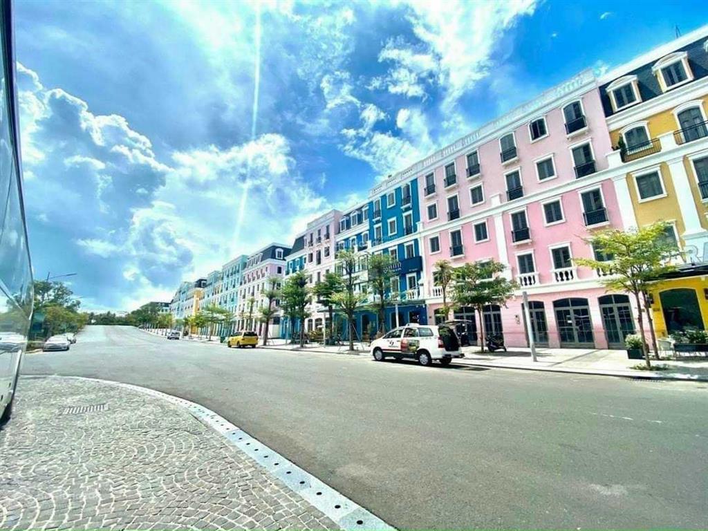 Bán căn shophouse quảng trường biển sầm sơn, nhận nhà ngay. sở hữu lâu dài