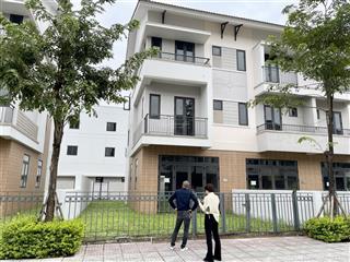 Chính chủ bán căn shophouse 170m2 hướng nam, có đường phía sau tại centa riverside.