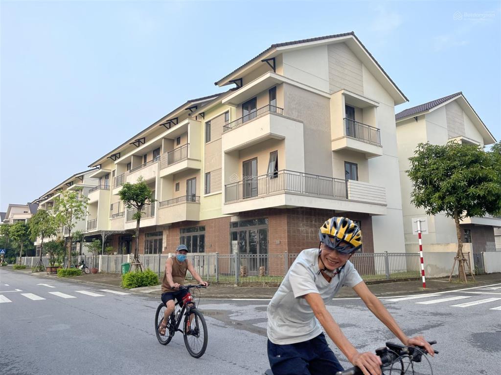 Chính chủ bán căn xẻ khe 90m2 view sông tại centa city