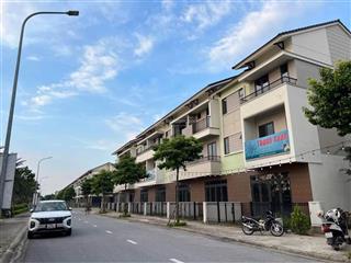 Chính chủ bán căn xẻ khe 90m2 view sông tại centa city