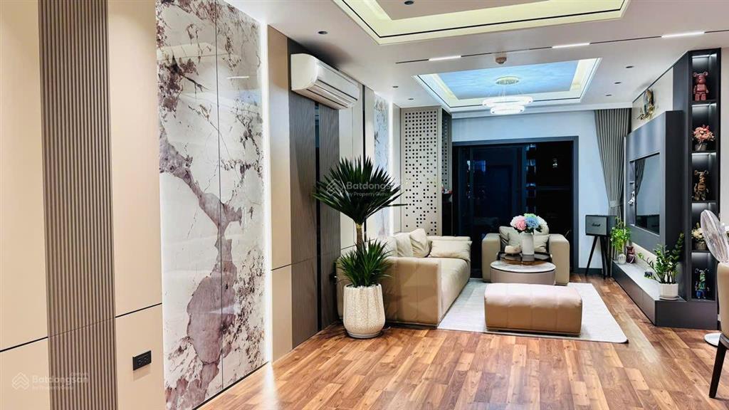 Tôi cần bán căn góc 3 ngủ ban công đông nam dt 118m2 ở mỹ đình plaza