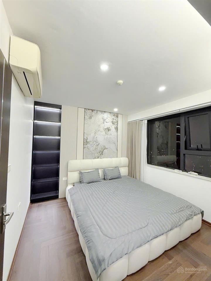 Bán gấp căn 2pn, 80.5m2, viêw hồ, 10.3 tỷ, đầy đủ nội thất tại s3 skylake phạm hùng