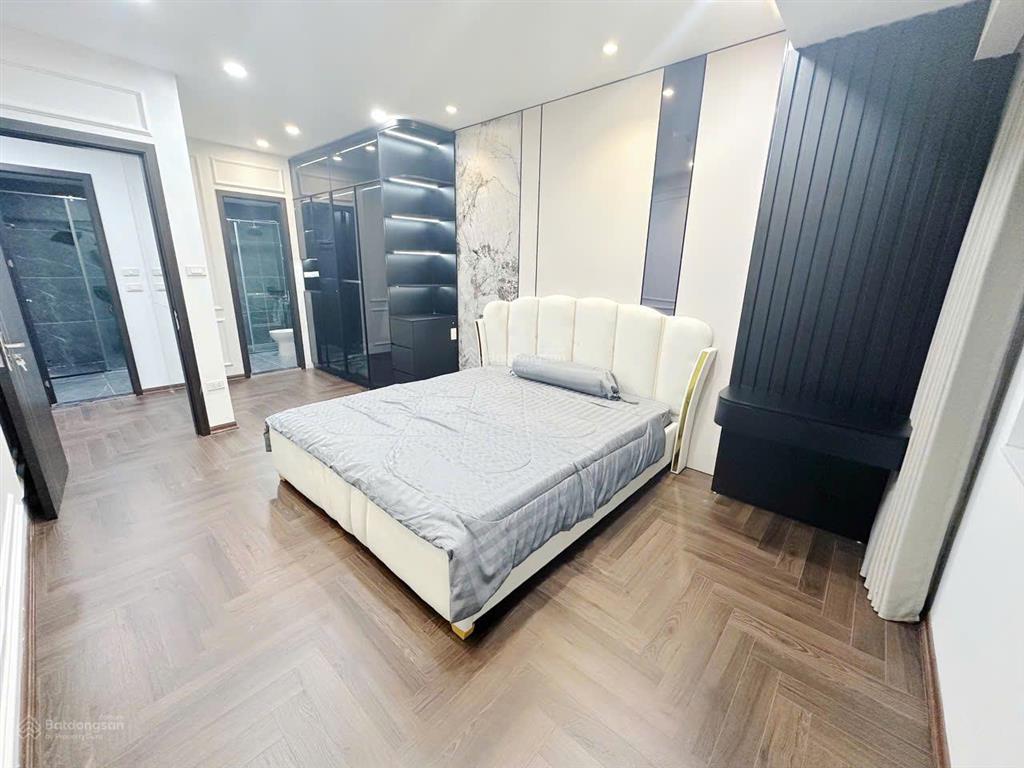 Bán gấp căn 2pn, 80.5m2, viêw hồ, 10.3 tỷ, đầy đủ nội thất tại s3 skylake phạm hùng