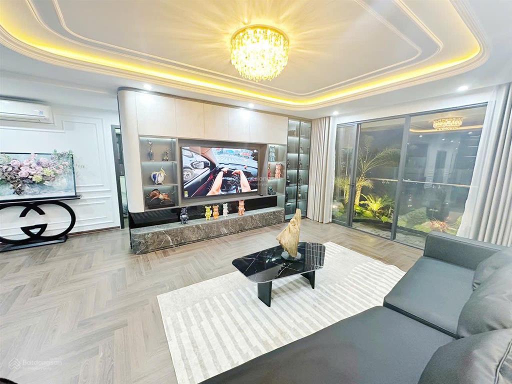 Chính chủ gửi em bán căn góc, view triệu đô, sẵn sổ đỏ, dt 156m2 4pn 3vs giá siêu tốt